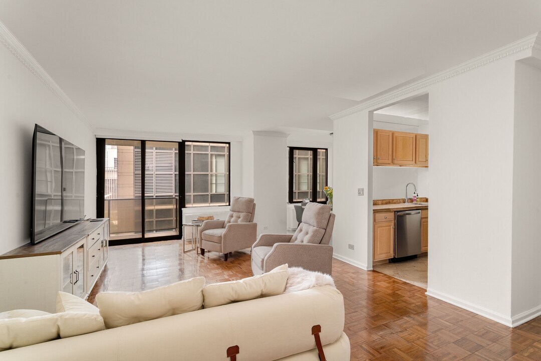 161 W 61st St in New York, NY - Building Photo