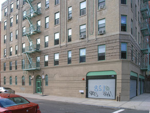 399 E 160th St in Bronx, NY - Foto de edificio - Building Photo