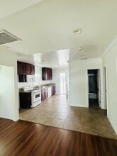 8840 Amboy Ave in Sun Valley, CA - Building Photo - Building Photo