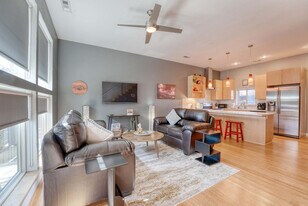 330 W 5th St in Fayetteville, AR - Building Photo