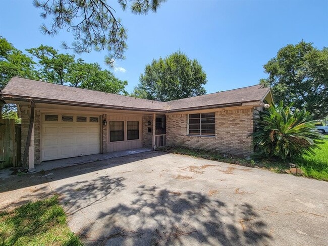 property at 1703 Raintree Dr