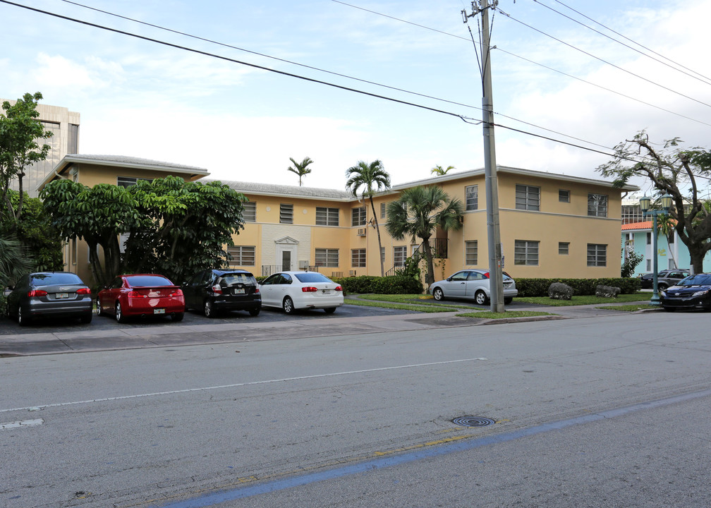 Beacon Manor in Coral Gables, FL - Building Photo