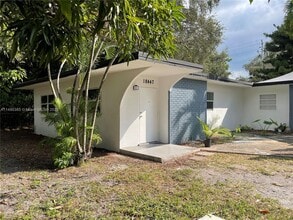 18447 NE 1st Ave-Unit -1 in Miami, FL - Building Photo - Building Photo