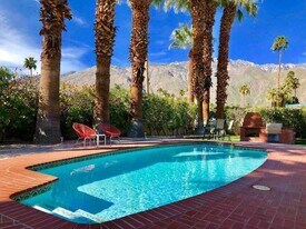 663 E Chia Rd in Palm Springs, CA - Building Photo