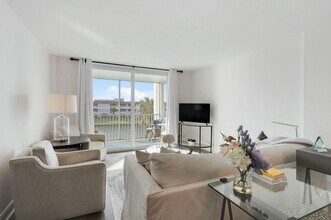 100 Paradise Harbour Blvd in North Palm Beach, FL - Building Photo - Building Photo