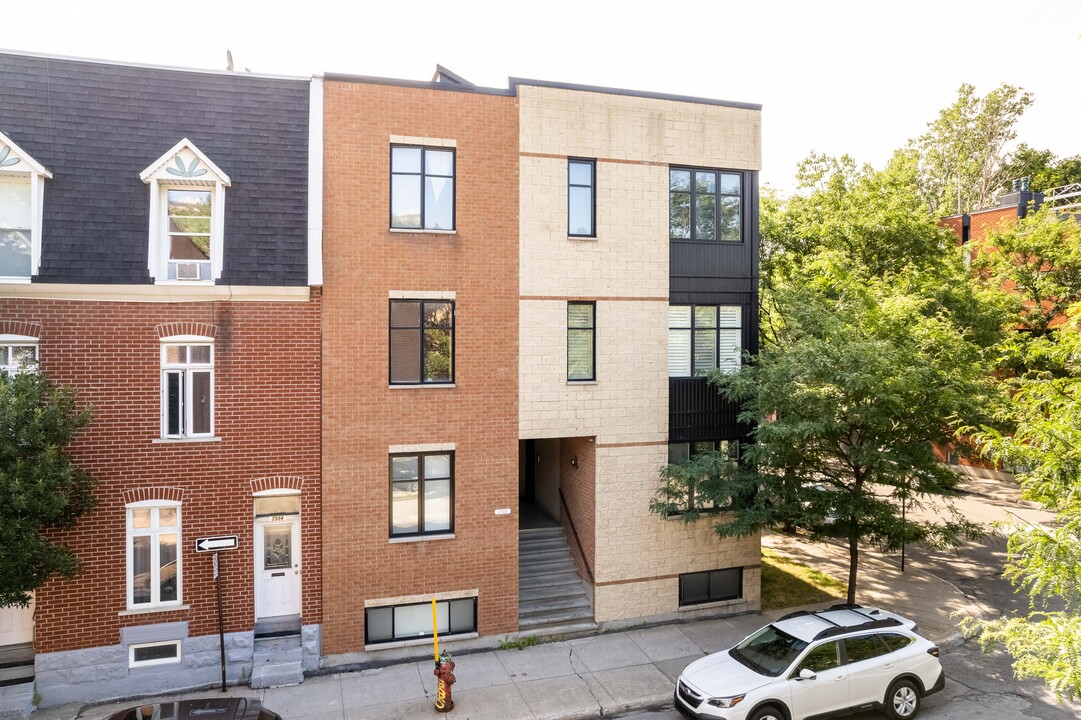 2556 Coursol Rue in Montréal, QC - Building Photo