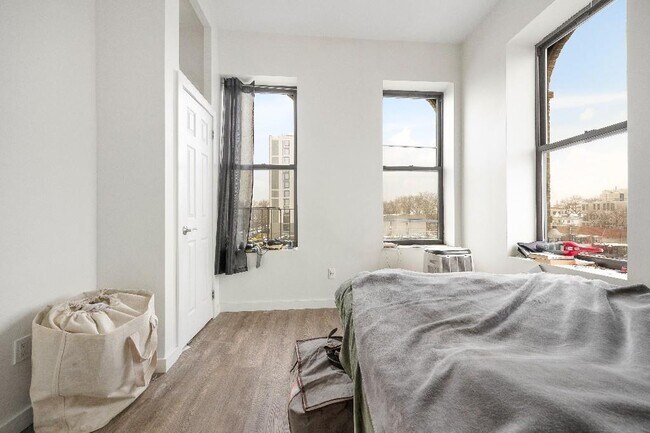 9-51 Wyckoff Ave in Queens, NY - Building Photo - Building Photo