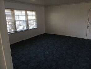 3316 W 77th St, Unit 3316 in Los Angeles, CA - Foto de edificio - Building Photo