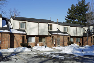 Douglas Square Apartments II in Toledo, OH - Building Photo - Building Photo