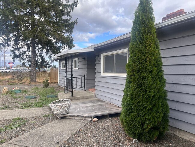 5992 Guide Meridian Rd in Bellingham, WA - Building Photo - Building Photo