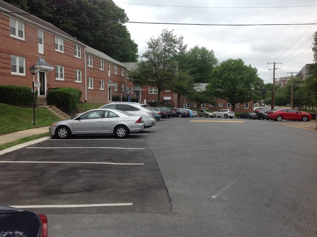 Graduate Gardens Apartments in College Park, MD - Foto de edificio - Building Photo