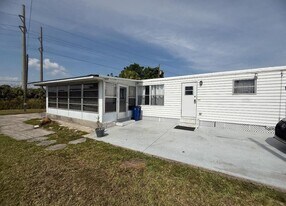 249 Fireball Ln in North Fort Myers, FL - Building Photo