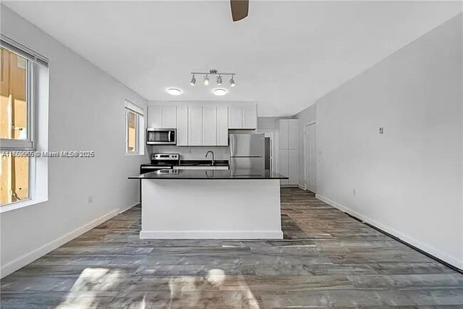 1036 SW 5th St in Miami, FL - Foto de edificio - Building Photo