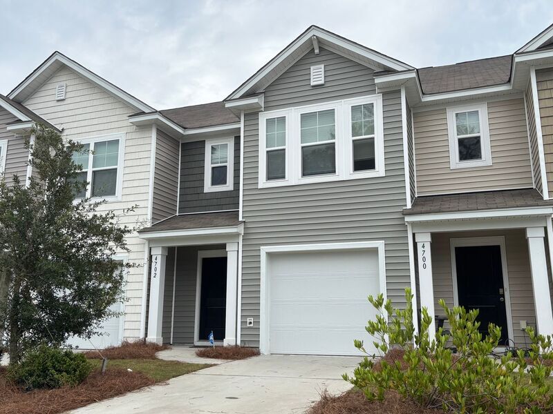 4702 Palm View Cir in North Charleston, SC - Building Photo