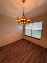 1056 N Ridgecrest Way in Mustang, OK - Building Photo - Building Photo