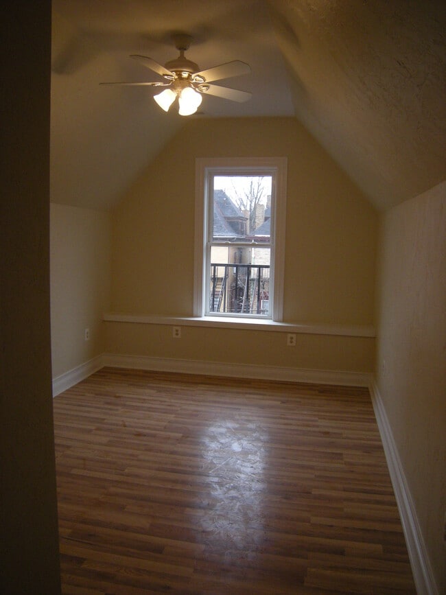 244 S St Clair St, Unit 3 in Pittsburgh, PA - Building Photo - Building Photo