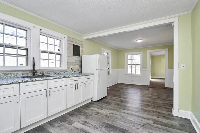 1208 Saratoga Dr in Charlotte, NC - Building Photo - Building Photo