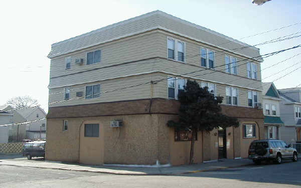 118-120 Windsor St in Kearny, NJ - Building Photo