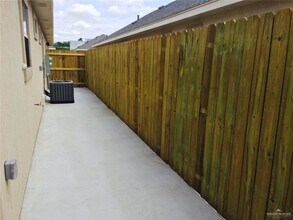 704 E Myrtle Beach Ave in McAllen, TX - Building Photo - Building Photo