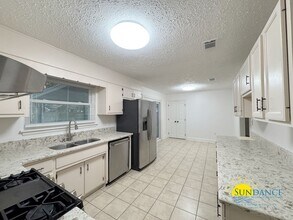 125 Fulmar Cir NE in Fort Walton Beach, FL - Building Photo - Building Photo