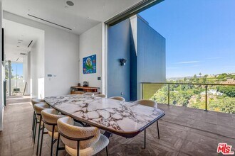 9400 Readcrest Dr in Beverly Hills, CA - Building Photo - Building Photo