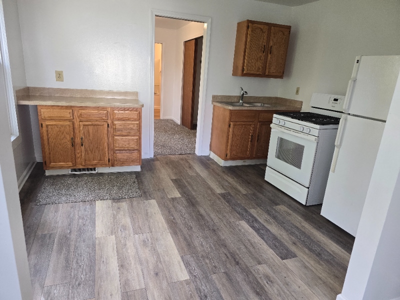 1384 Pondview Ave in Akron, OH - Building Photo