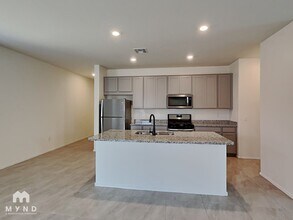 7966 S Golden Bell Dr in Tucson, AZ - Building Photo - Building Photo