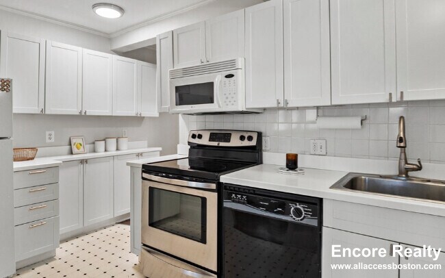 24 Chiswick Rd, Unit #B1 in Boston, MA - Building Photo - Building Photo