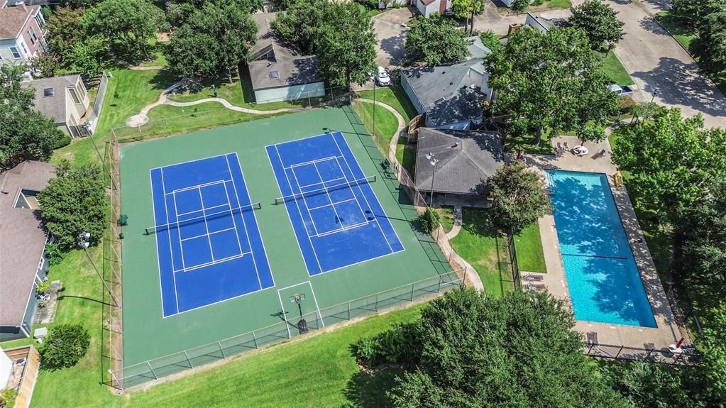 12800 Briar Forest Dr in Houston, TX - Building Photo