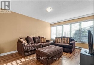 2101 Eric Crescent in Ottawa, ON - Building Photo - Building Photo