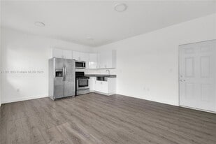 402 NW 12th Ave, Unit 210 in Miami, FL - Building Photo