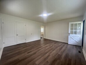 24-26 Carson Ln in Bristol, TN - Building Photo - Building Photo