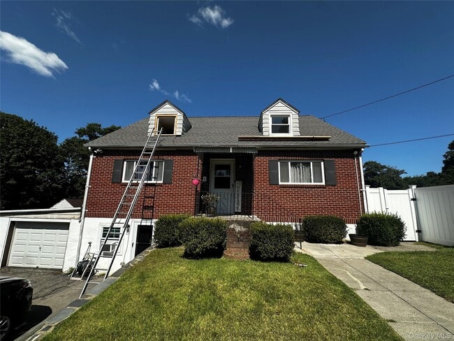 property at 8 Shale Rd