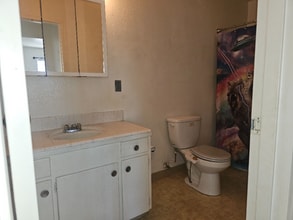 1025 N Madison St in Stockton, CA - Building Photo - Building Photo