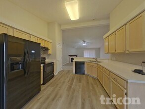 11329 Hartland Rd, Unit 102 in Jacksonville, FL - Building Photo - Building Photo