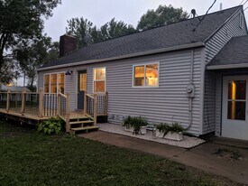 1213 1st Ave NE in Independence, IA - Building Photo