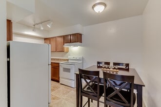 Pecan Tree in Phoenix, AZ - Foto de edificio - Building Photo