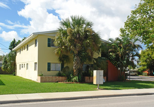 Lighthouse Apartments in North Palm Beach, FL - Building Photo - Building Photo