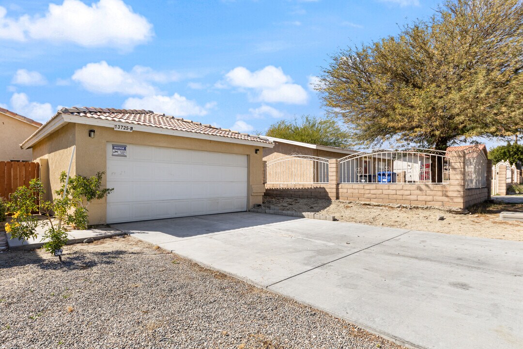 13725 Nahum Dr in Desert Hot Springs, CA - Foto de edificio