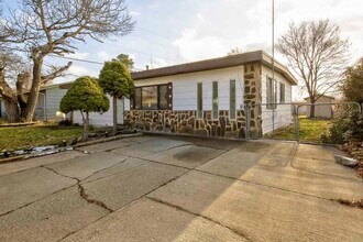 1215 E 17th N in Mountain Home, ID - Building Photo - Building Photo