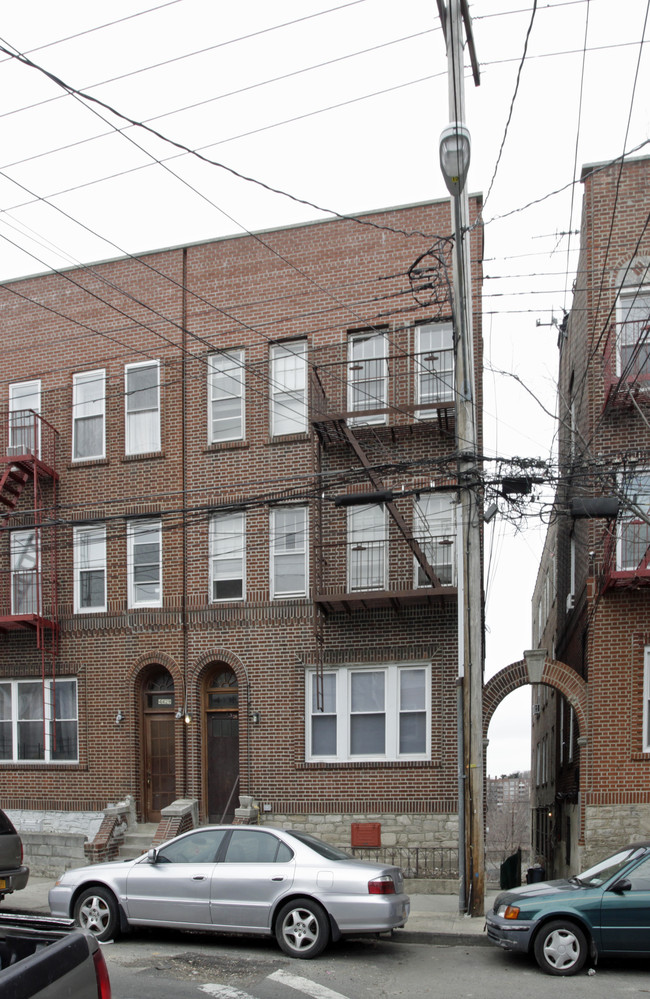 4431 Carpenter in Bronx, NY - Foto de edificio - Building Photo