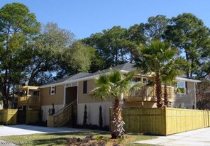 119 Poinsettia St in Atlantic Beach, FL - Building Photo