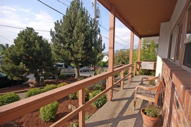 258 E Newton St in Seattle, WA - Building Photo - Building Photo