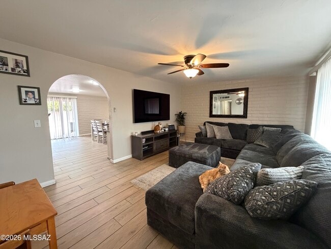 8243 E Escalante Rd in Tucson, AZ - Building Photo - Building Photo