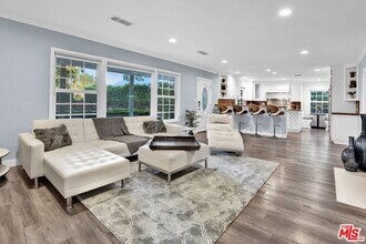 8345 White Oak Ave in Los Angeles, CA - Building Photo - Building Photo