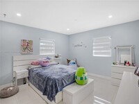 920 NE 159th St in North Miami Beach, FL - Building Photo - Building Photo