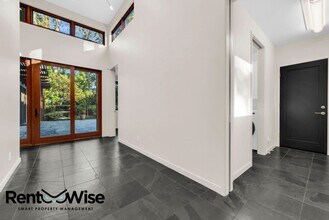 1930 Edgewood Dr in Palo Alto, CA - Building Photo - Building Photo