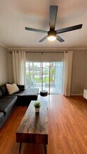 5296 Jubilee Way in Margate, FL - Foto de edificio - Building Photo
