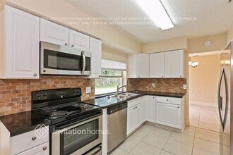 8744 Southampton Dr in Miramar, FL - Building Photo - Building Photo