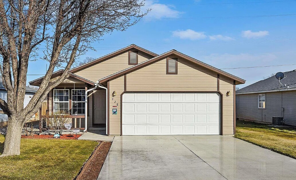 928 Aspen Grove St in Nampa, ID - Building Photo